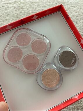 Etude 2 eyeshadows + case